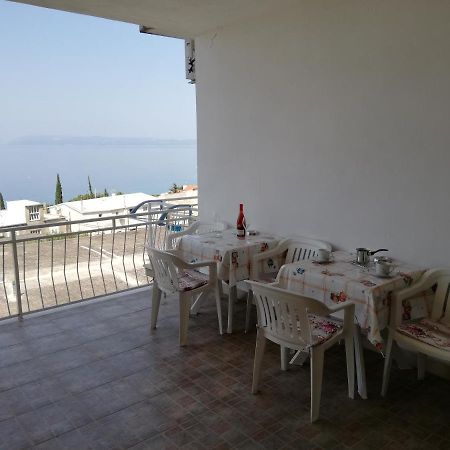 Apartments Aniko Saric Tučepi Exterior foto